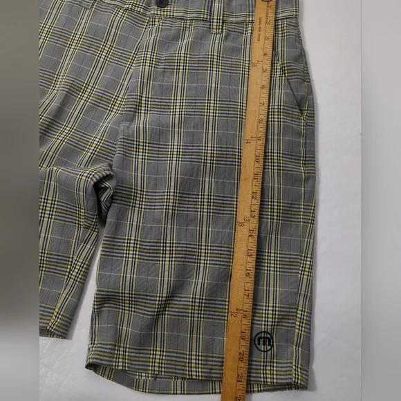 Travis Mathew Beck Shorts Mens Size 32 Plaid Golf EUC - Picture 8 of 8